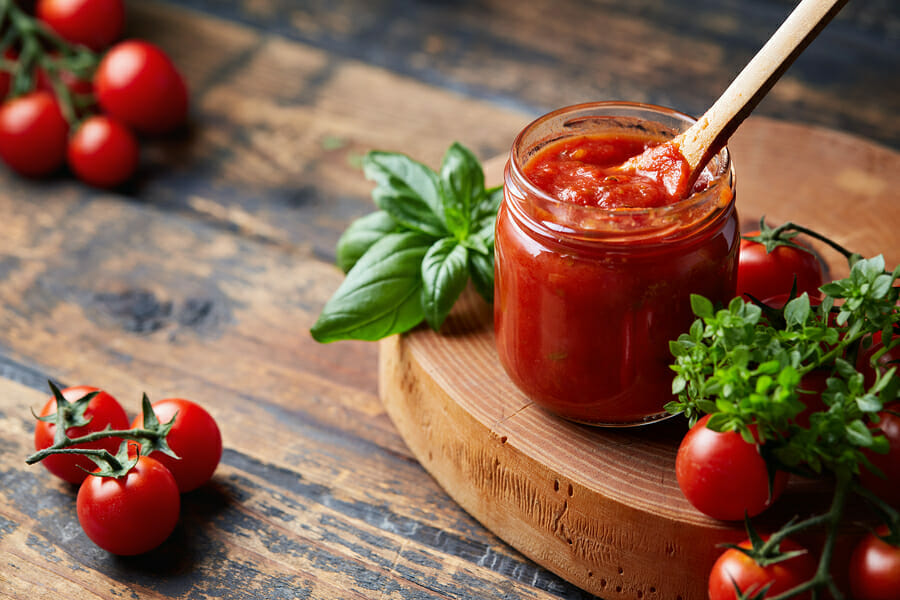 Tomato sauce! A great recipe at HowToMakeSauce.com
